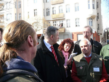 Herr Wowereit gemiensam mit den Kiezläufern.