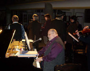 Robert und Freunde spielen in der Osterkirche