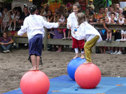 Akrobatik auf der Kinderfarm